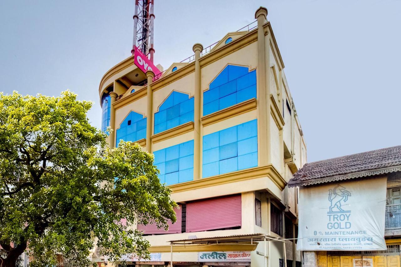 Oyo 81625 Hotel Radhika Manmad Exterior foto